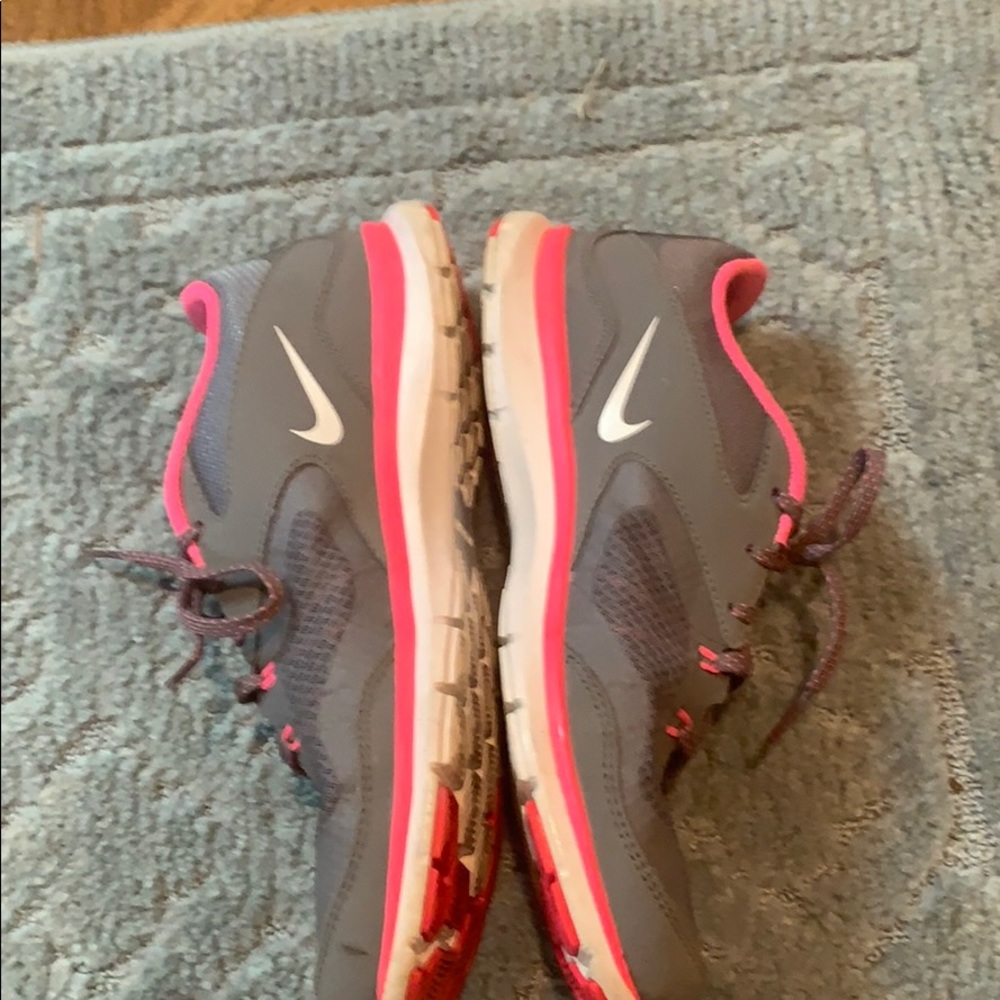 Nike - Picture 3 of 6
